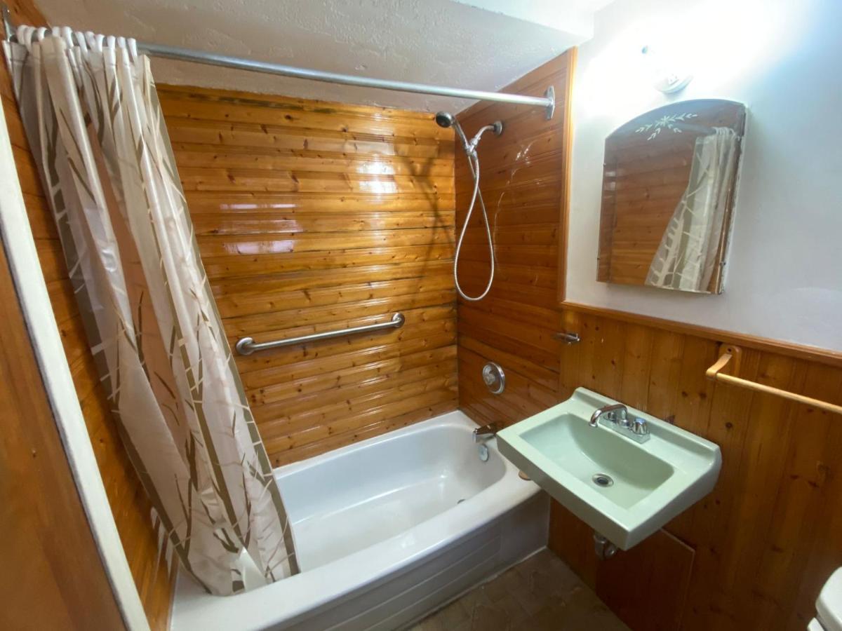 Hillcrest Motel Сейнт Джон Екстериор снимка